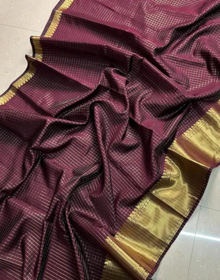Maroon Checked Saree with Elegant Golden Zari Border - image 2