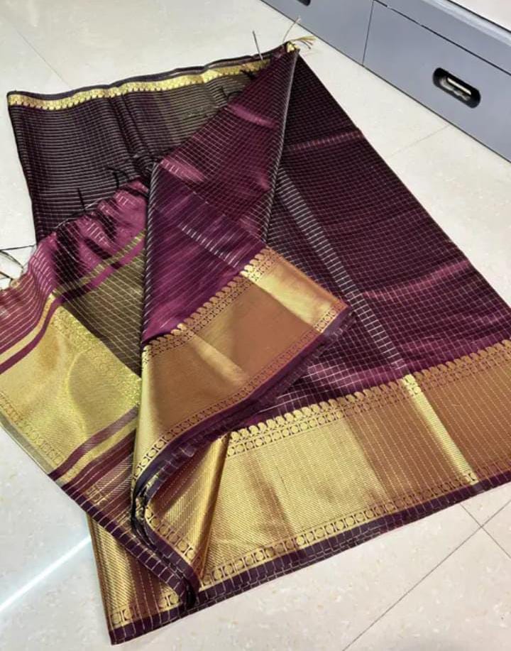 Maroon Checked Saree with Elegant Golden Zari Border - image 3