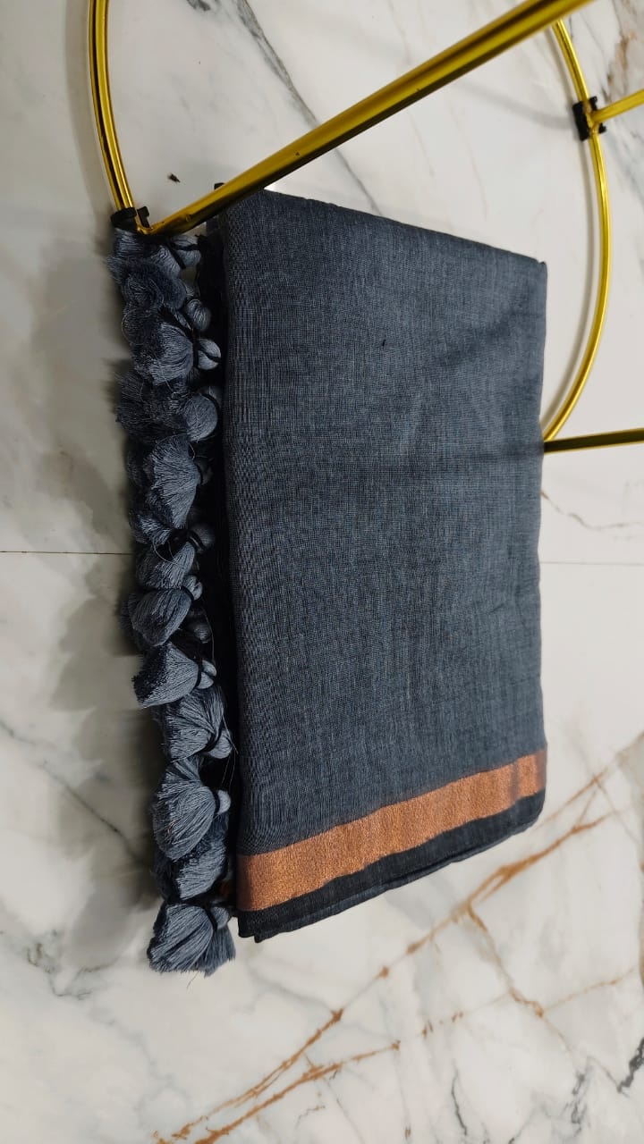 Elegant Grey Handloom Saree with Copper Border & Tassels
